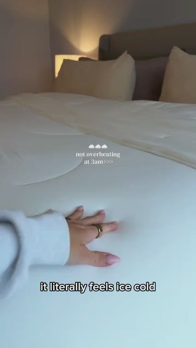 The DozyCloud® — Arctic Cooling Blanket for Hot Sleepers & Sweaty Nights